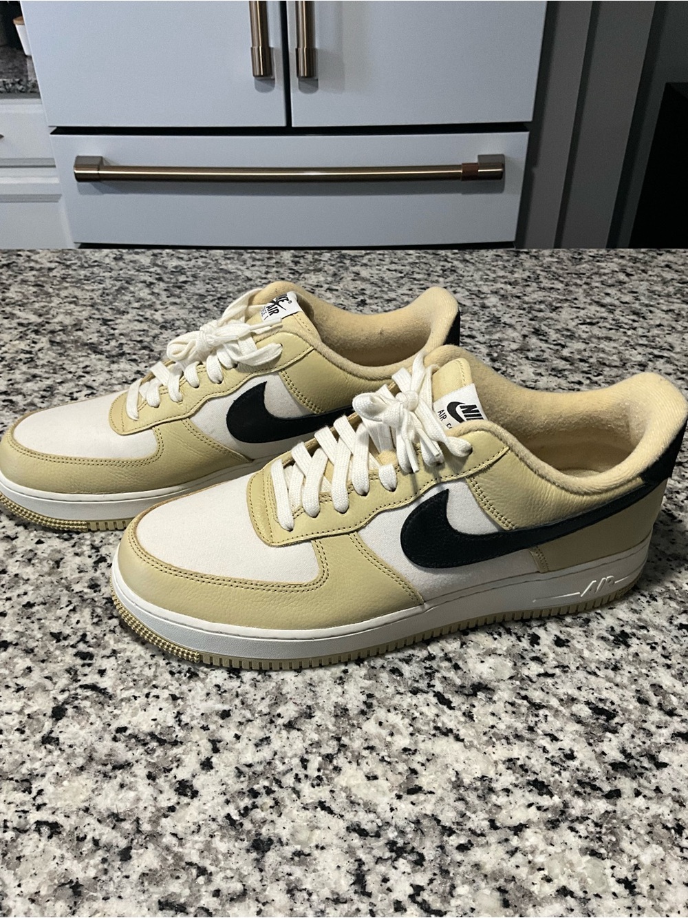 Nike Men’s Low-Top Sneakers - Cream/Black